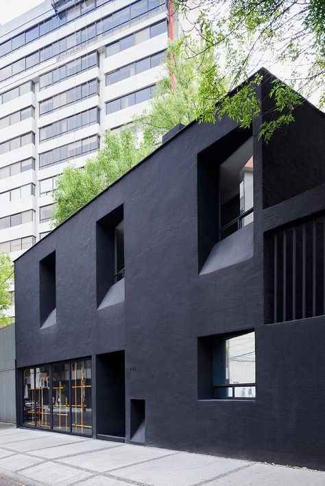 zeller-and-moye-troquer-fashion-house-interiors-mexico-city-designboom-02 Renovation Facade, Black Architecture, Black Building, Houses In Mexico, Office Architecture, Hus Inspiration, Building Facade, Architecture Exterior, Facade Architecture