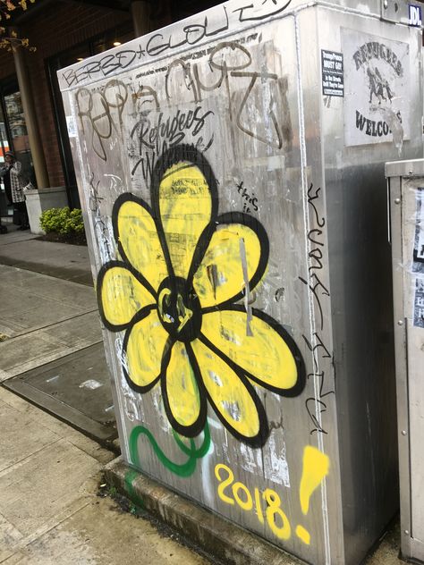 Street Art Flowers, Graffiti Flowers Easy, Plant Graffiti, Graphity Street Art, Flower Graffiti, Street Art Graffiti Murals, Graffiti Flowers, Super Cool Stuff, Flower Icons