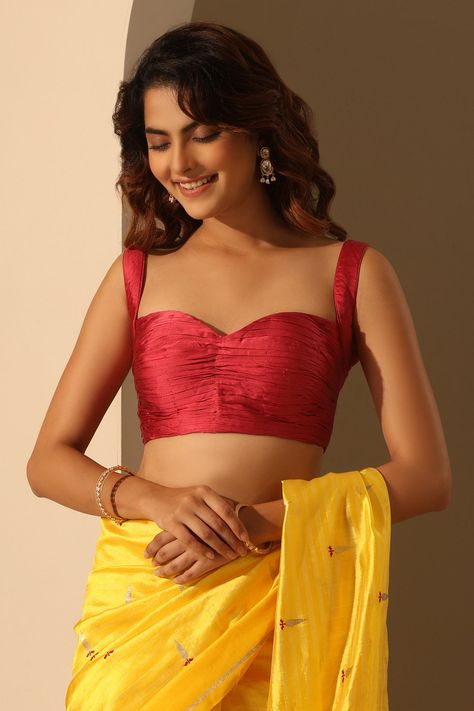 Shop for these amazing collections of Red Satin Silk Plain Sweetheart Neck Ruched Sleeveless Blouse For Women by Weaver Story online at Aza Fashions. 50 Blouse Designs, Sleeveless Blouse Saree, New Saree Blouse Designs, Backless Blouse Designs, Traditional Blouse Designs, Latest Model Blouse Designs, Fashionable Saree Blouse Designs, Fancy Sarees Party Wear, Blouse Design Images