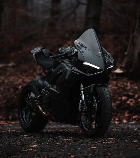 Ducati Panigale V4 Black, Black Ducati Panigale, V4r Panigale, Superbike Aesthetic, Ducati Panigale V4 Sp2, Motor R6, Ducati Black, Black Ducati, Photo Moto