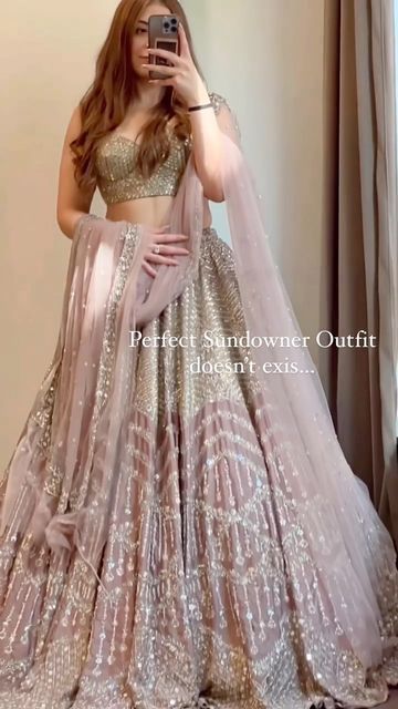 Heavy Lehenga, Lehenga Bridesmaid, Bridesmaid Lehenga, Trendy Outfits Indian, Mehendi Outfits, Wedding Lehenga Designs, Party Wear Lehenga Choli, Indian Dresses Traditional, Traditional Indian Outfits