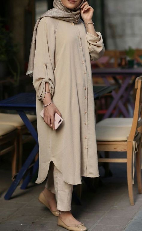 Hijab With Kurti, Muslimah Fashion Outfits Casual Dress Styles, Hijab Pakistani Outfit, Long Tops Designs For Muslims, Muslimah Fashion Outfits Casual, Tunik Simple, Muslim Fashion Dress Simple, Tunik Linen, Muslim Women Clothing