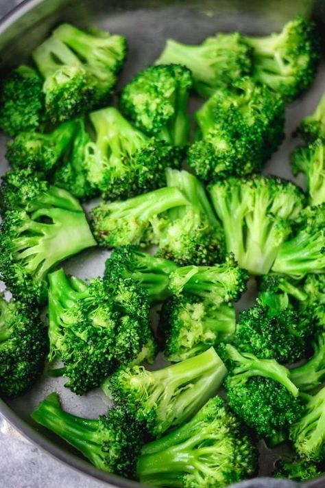 Best Way To Steam Broccoli, How To Steam Fresh Broccoli, How Long To Steam Broccoli, Stem Broccoli Recipes, Steam Broccoli On Stove, Broccoli Stove Top, Stove Top Broccoli, Stovetop Broccoli, Leafy Green Recipes