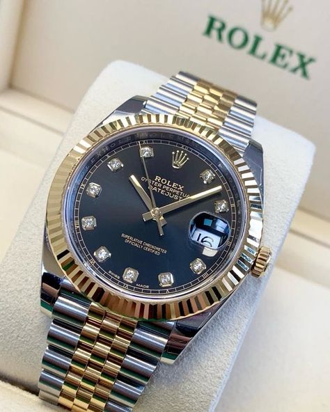 Golden Watch, Classy Watch, Fancy Watches, Mens Toys, Rolex Date, Swiss Luxury, Rolex Watches For Men, Rolex Watch, Stylish Watches