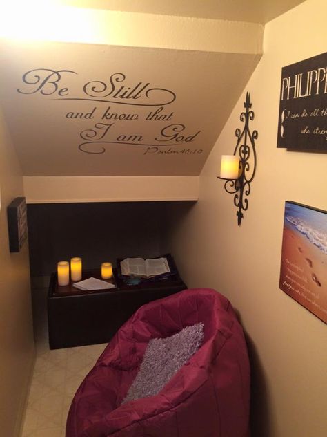 War room / Prayer room.  Converted the space under our stairs into a prayer room. Alter Ideas, تحت الدرج, Prayer Room Ideas, Prayer Closet, Prayer Corner, Prayer Wall, Room Deco, Room Closet, Prayer Room