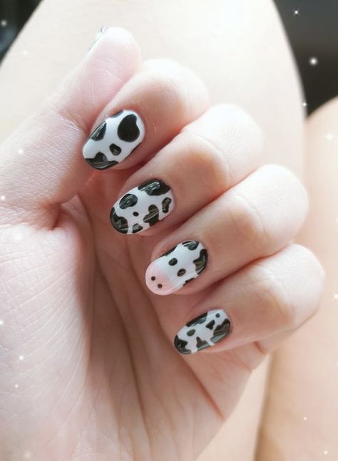 Nails Design Cow Print, Cow Nails Designs Short, First Time Acrylic Nails Ideas Short, Cute Nail Designs Cow Print, Cow Print Nail Ideas Short, Nails Acrylic Animal Print, Diy Cow Nails, Cow Print Nails Diy, Ghostmane Nails