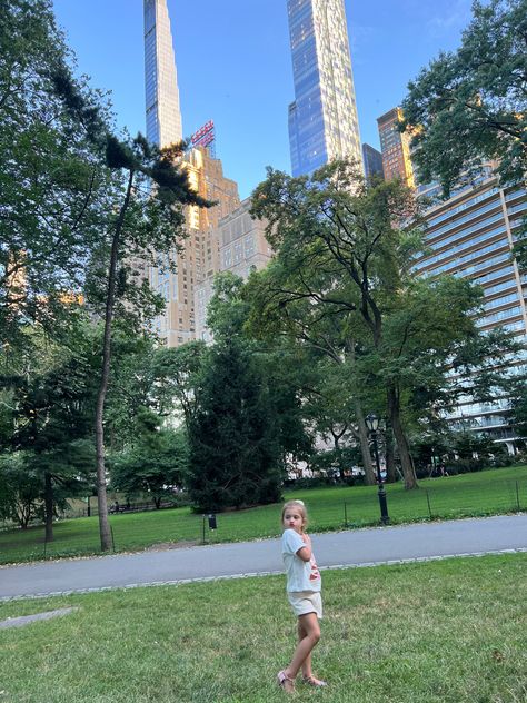 I love new york, family travels City Kids Aesthetic, Summer In Nyc, Nyc Lifestyle, I Love New York, Nyc With Kids, Kids Aesthetic, Nyc Aesthetic, City Kid, Nyc Life