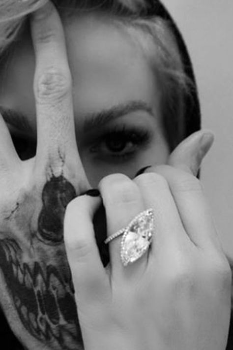 Joyce Bonelli's Lorraine Schwartz Engagement Ring Lorraine Schwartz Jewelry, Lorraine Schwartz, Celebrity Rings, Sweet Video, Big Engagement Rings, White Diamond Rings Engagement, Happy News, Celebrity Engagement Rings, Jewelry Images