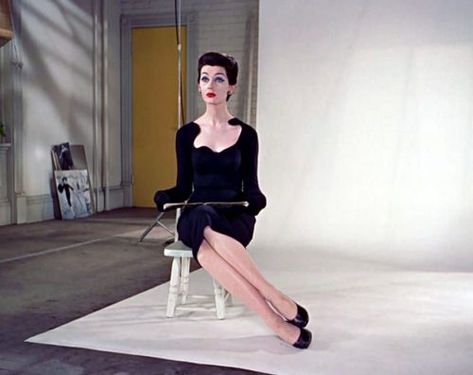 How to Sit in a feminine posture - Dovima Funny Face 1957 Dovima 1950s, Elegant Sitting Pose, Feminine Posture, Vintage Etiquette, Funny Face 1957, Ettiquette For A Lady, Emily Post, Broken Windows, Femininity Tips