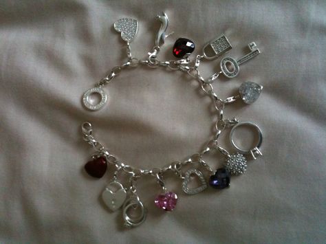 Another great Thomas Sabo charm bracelet from Jayne Martin. Charm Bracelet Matching, Thomas Sabo Charm Bracelet, Thomas Sabo Bracelet, Thomas Sabo Charms, Diy Jewlery, Jewelry Lookbook, Leaf Charms, Thomas Sabo, Dream Jewelry