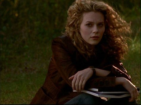 Peyton season 1 One Tree Hill Cast, Hilarie Burton, Monica And Chandler, Peyton Sawyer, Nostalgia Aesthetic, Dawsons Creek, Scream Queens, Tree Hill, One Tree Hill