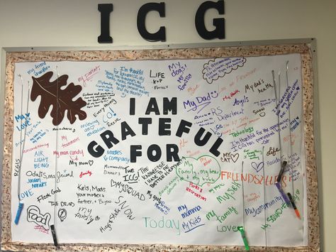 We Are Thankful For Bulletin Board, Classroom Gratitude Wall, What Are You Thankful For Bulletin Board, Grateful Bulletin Board Ideas, Gratitude Bulletin Boards For School, November Bulletin Board Ideas For Work, Grateful Bulletin Board, Gratitude Wall Ideas For Work, Gratitude Wall Ideas