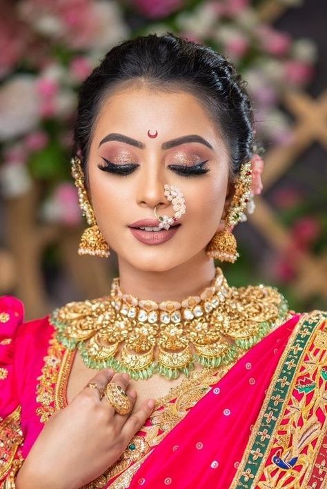 Maharashtrian Bride Makeup, Navari Poses, Maharashtrian Bride Look, Marathi Bridal Makeup, Marathi Bridal Look, Maharashtrian Makeup, Vedic Wedding, Makeup Questions, Makeup Reference