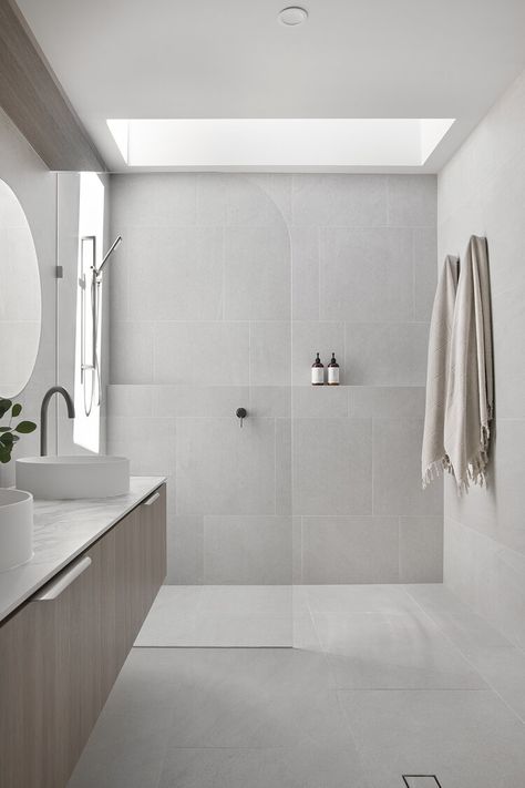 Modern Ensuite Design, Bathroom Colour Schemes Modern, Small Ensuite Design, House Colour Schemes Interior, Shelf In Shower Wall, Small Ensuite Layout, White Minimalist Bathroom, House Colour Schemes, Bathroom Remodel White