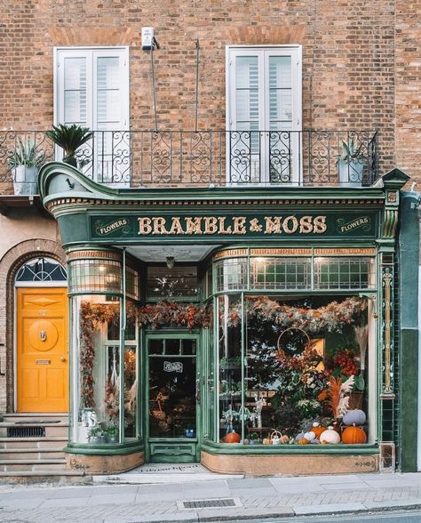 The Shopkeepers on Instagram: “Bramble & Moss, London 📷@awildflowerinlondon autumn has arrived @bramblesandmossflowers so many gorgeous shop windows this time of year…” Old Shop Fronts, Cafe Exterior Vintage, Store Fronts Aesthetic, Window Shopping Tessa Bailey, Bakery Store Fronts, Cute Store Fronts, Tessa Bailey, Bakery Store, Shop Facade