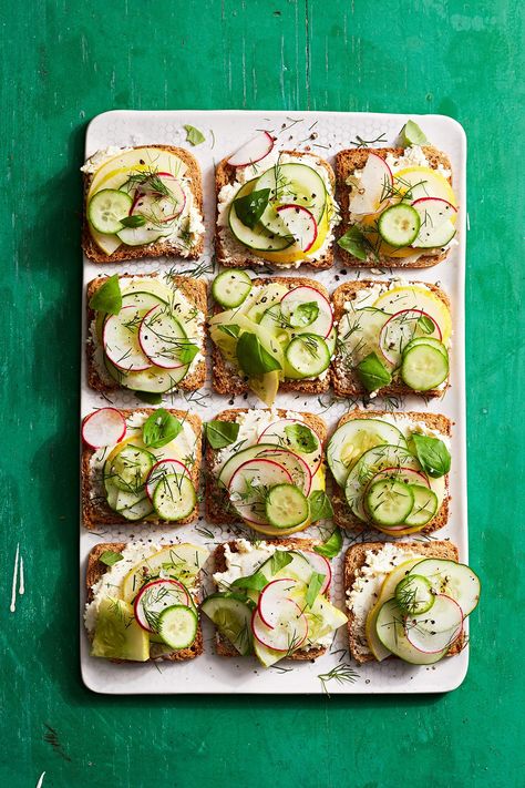 The cucumber sandwich is a tea party staple because it's light yet fancy. In this version, radishes spice up cucumbers on a bed of creamy herbed cheese. Cucumber Tea, Cucumber Tea Sandwiches, Best Party Appetizers, No Cook Appetizers, Cold Sandwiches, Food Issues, Cheap Healthy, Cucumber Sandwiches, Cheap Healthy Meals