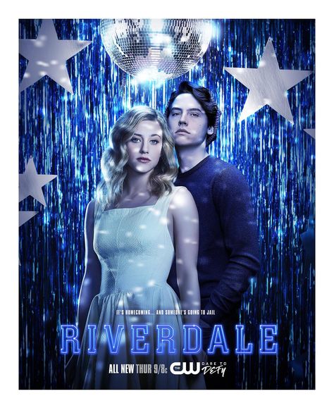 Riverdale - New promotional poster with Betty & Jughead for Homecoming episode next week! Riverdale Season 1, Riverdale Poster, Riverdale Betty And Jughead, Riverdale Cw, Riverdale Betty, Riverdale Characters, Bughead Riverdale, Riverdale Funny, Riverdale Memes