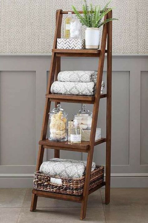 Diy Organization Hacks, Storage Ladder, Dekorere Bad, Bathroom Organization Hacks, Bathroom Big, Diy Organizer, Bathroom Storage Solutions, Diy Bathroom Storage, Downstairs Toilet