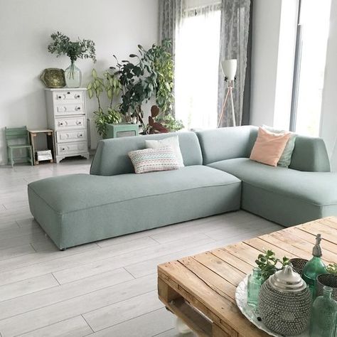 Living Room Green, A Living Room, Living Room Inspiration, Home Fashion, Living Room Interior, Room Interior, Sofa Design, Interior Design Living Room, Living Room Sofa