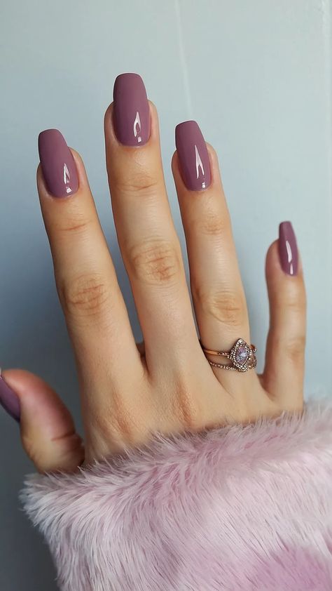 Autumn Vibes: 15 Trendy Nail Ideas to Try This Season - pulsepathlife.com Fall Color Shellac Nails, Autumn Coloured Nails, Autumn Nails Plain, September October Nails, Each Nail A Different Color, Fall Transitional Nails, Acrylic Nails Inspiration Simple, Fall Nail Vibes, Pretty Autumn Nails