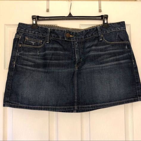 Dark Blue Skirt Outfit, Dark Blue Mini Skirt, Blue Skirt Outfits, Dark Denim Skirt, Mini Denim Skirt, 2000s Outfits, Blue Mini Skirt, Gap Denim, Alternative Outfits