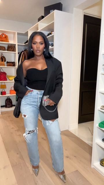 Black Top With Jeans Outfit Heels, Jeans Outfit Ideas Black Women, Black Blazer Outfit Black Women, Jean With Blazer Outfit, Blazer And Jeans Outfit Women Night Out, Poses For Night Out, Casual Heels With Jeans, Black Women Blazer Outfit, Jeans And Heels Outfit Black Women