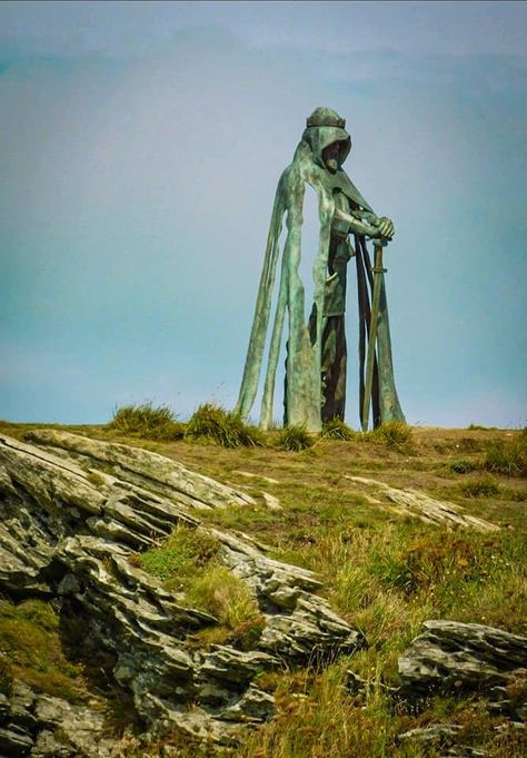 England King Arthur Statue Tintagel, King Arthur Statue, Tintagel Castle, King Author, Kevin Lee, King Arthur, Beautiful World, Cornwall, Photo Credit