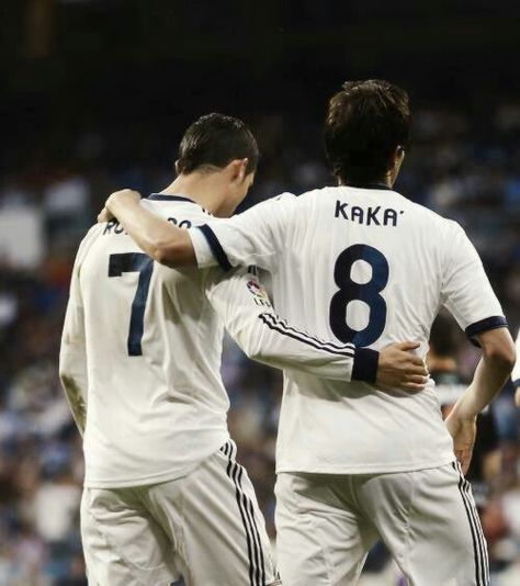 Ronaldo and Kaka...witness the greatness Ronaldo And Kaka, Kaka Real Madrid, David Beckham Soccer, Cristiano Ronaldo Training, World Best Football Player, Selena Gomez Latest, Madrid Girl, Madrid Outfits, Ricardo Kaka