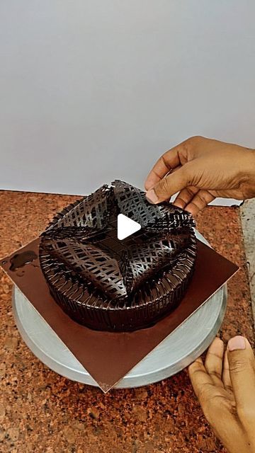 @roshan_cake_chef on Instagram: "New chocolate cake decorating #reels #cakes  Follow me 😍😍♥️ and share video plz send @roshan_cake_chef  #chocolatecakemaking #chocolatecake #chocolatetrufflecake #chocolatecakedecorations🎂🍫❤️ #chocolate #trendingchocolatecakes #trending #viralreels" Chocolate Decorated Cake Ideas, Choc Cake Decoration Ideas, Chocolate Ganache Cake Design, Truffle Cake Decoration, Easy Chocolate Cake Decorating Ideas, Simple Chocolate Cake Decoration, Cheesecake Decoration, Chocolate Cake Decorating, Chocolate Ganache Cake