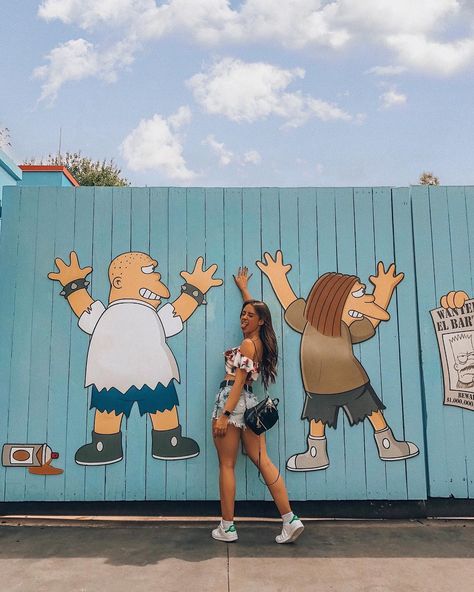 Agatha Braga on Instagram: “Se não for pra ser clichê a gente nem vem 😂” Universal Studios Orlando Trip, Disney Poses, Universal Studios Outfit, Orlando Photos, Disney Photo Ideas, Orlando Travel, Most Instagrammable Places, Florida Photography, Disney Orlando