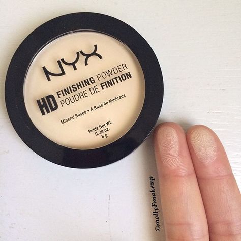 NYX HD Finishing Powder in Banana. Follow my instagram @mellyfmakeup Allie Glines, Face Bronzer, Magic Makeup, Diva Makeup, Dream Makeup, Beauty Wishlist, Too Faced Bronzer, Makeup Haul, Finishing Powder