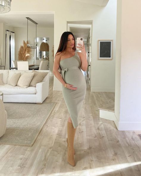 𝐉𝐄𝐒𝐒𝐈 𝐌𝐀𝐋𝐀𝐘 on Instagram: “One dress, 3 colors! Which is your fav 1, 2, or 3?!? #38weeks today and still bumpin! Is it just me or do the last few weeks of pregnancy…” Jessi Malay, Weeks Of Pregnancy, Is It Just Me, Pregnancy Outfits, Pregnancy Week By Week, Mommy And Me, Just Me, One Shoulder Formal Dress, Strapless Dress