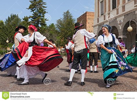 Folklore Performance, Dance Editorial, Russian Traditional Dress, Italian Costume, International Dance, Dance Photo, Folk Clothing, Folk Festival, People Dancing