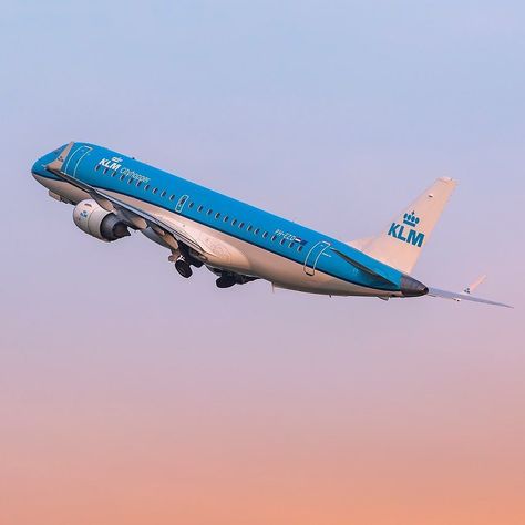 Pvc U Like, Klm Airlines, Plane Photos, Klm Royal Dutch Airlines, Airplane Wallpaper, Vision Board Photos, Video Image, Commercial Aircraft, Rio De Janeiro