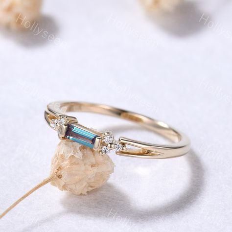 Yellow Gold Color, June Birthstone Ring, Unique Women, Alexandrite Engagement Ring, June Birthstone, Upcycled Jewelry, Ring Unique, Moissanite Ring, June Birth Stone