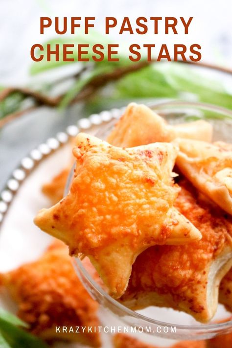 Puff Pastry Stars, Cheesy Puff Pastry, Puff Pastry Cheese, Healthy Cheese Recipes, Puff Pastry Snacks, Kid Cooking, Cheese Puffs Recipe, Cheese Stars, Puff Pastry Recipes Savory