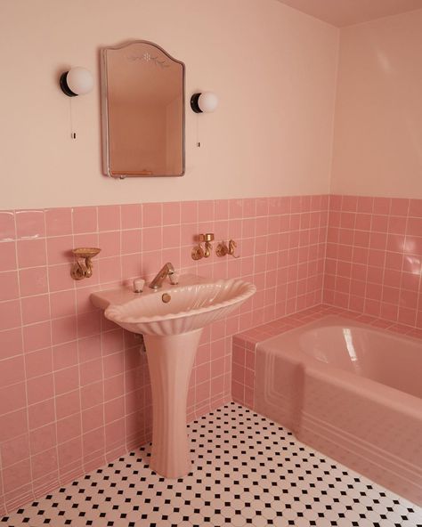 The History and Design of Pink Bathrooms: Ideas and Tips for a Modern Update - Inyouths Blog