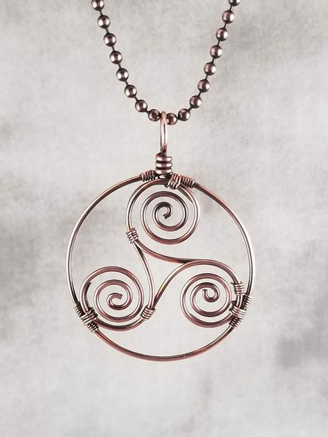 Yoga Wire Art, Triskelion Wire Wrap, Spiritual Brass Wire Wrapped Necklace, Wire Wrapped Amulet Jewelry For Meditation, Spiritual Wire Wrapped Pendant Necklace, Aluminum Wire Jewelry, Handmade Jewelry Business, Diy Wire Jewelry Rings, Metal Jewelry Making