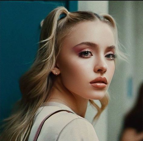 Cassie Hair, Cassie Euphoria, Cassie Howard, Harley And Joker Love, Sydney Sweeney, Pigtail Hairstyles, Wild Hair, Photoshoot Concept, Hair Pictures