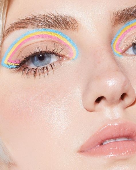 You can never go wrong with pastel colors! This amazing graphic liner look was created using Japonesque products. Are you loving this look as much as we are?! Makeup Karakter, Pastel Makeup, Face Art Makeup, Graphic Makeup, Pride Makeup, Graphic Eyeliner, Dope Makeup, Eye Makeup Designs, Colored Eyeliner