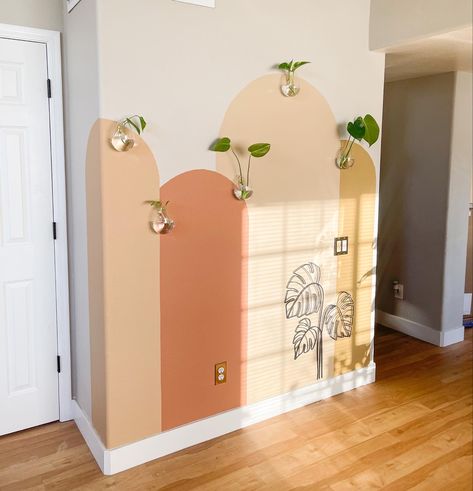 Arch Design Painting, Diy Arch Accent Wall, Green Arches On Wall, Wall Arch Painting Ideas, Cute Accent Walls, Arch Wall Painting Ideas, Boho Arch Wall Paint, Painting Arch On Wall, Arch Painting On Wall