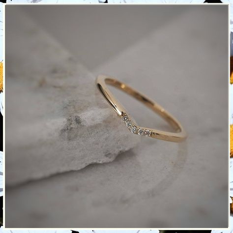 Looking for unique wedding bands ideas for your special day? Check out these 7 stunning options that will make your wedding even more memorable. From classic styles to modern twists, find the perfect wedding bands to symbolize your love and commitment. Explore now! Ring Jackets, Twin Rings, Simple Ring Design, Cute Promise Rings, Hand Jewelry Rings, Minimalist Wedding Rings, Minimalist Diamond Rings, Pretty Jewelry Necklaces, Pave Diamond Band