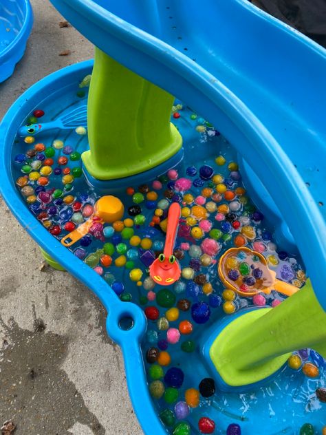 We love pom-poms, the water table, and fun tools for exploration! All of these combined made for a wonderful sensory table on a hot summer day! #toddlerlife #sensoryplay #handsonlearning #playbasedlearning #sensory #momlife Water Table Toys, Ocean Sensory Table, Beach Sensory Table, Watertable Play Ideas, Water Sensory Table, Water Table Activities, Table Activities, Rainbow Water, Playbased Learning