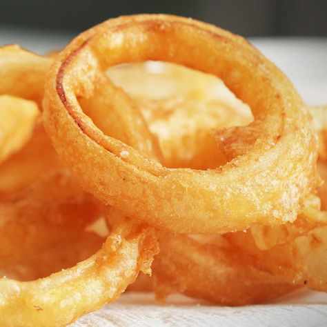 Beer-battered Onion Rings By Martha Stewart Recipe by Tasty Battered Onion Rings, Homemade Onion Rings, Beer Battered Onion Rings, Onion Rings Recipe, Onion Ring, Martha Stewart Recipes, Beer Battered, Bbq Bacon, Crispy Onions