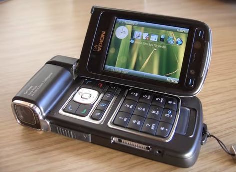 2000s Electronics, Early 2000s Phone, 2000 Flip Phone Aesthetic, Phones 2000s, Flip Phone 2000s, Sidekick Phone 2000s, Folgers Coffee, Y2k Phone, Nokia Phone