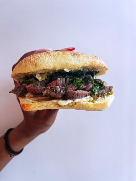 Garlic Steak Sandwich, Steak Lunches For Work, Steak Sandwich Chimichurri, Steak Sandwich With Chimichurri, Tritip Sandwich Recipes, Chimichurri Steak Sandwich, Steak Sandwich Recipes Easy, Ribeye Steak Sandwich Recipes, Chimichurri Mayo