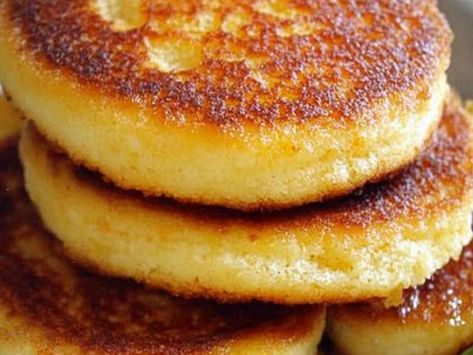 Fried Cornbread Southern Cornmeal Hoecakes, Fried Cornbread Hoecakes, Fried Cornbread Easy, Fried Cornbread Southern, Fried Cornbread Recipe, Cornmeal Hoecakes, Cornbread Cakes, Hoecake Recipe, Crispy Cornbread