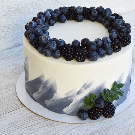 Blueberry cake  decore Blueberry Decor, Cake With Blueberries, Cake With Berries, Tårta Design, Patisserie Fine, Blueberry Cake, Pretty Birthday Cakes, Ideas Pictures, Cake Decorating Techniques