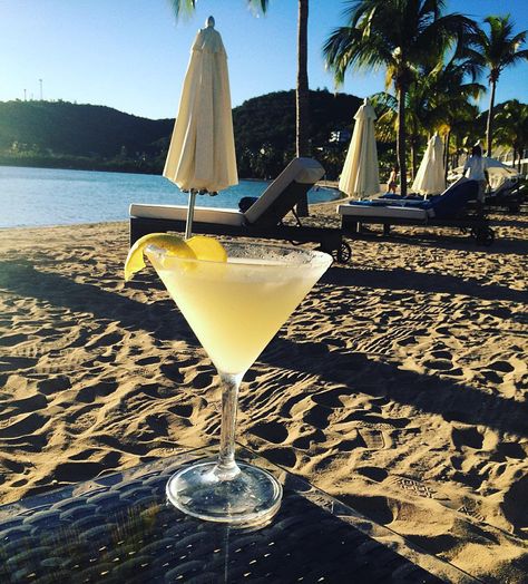 Guest photos cocktails on the beach #Antigua #Travel #carlislebayantigua #martini #beach #cocktail Cocktails On The Beach, Beaches Film, Alcholic Drinks, Cocktail Photos, Beach Cocktails, Sunshine Coast, Beach Scenes, Beach Aesthetic, Beach Photos