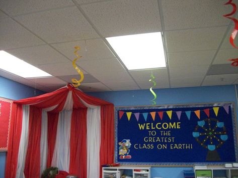 Circus Theme Classroom Ideas that Inspire A Love of Learning Halloween Camping Decorations, Carnival Classroom, Circus Classroom, Halloween Camping, Circus Decorations, Carnival Decorations, Circus Circus, Themed Classroom, Carnival Themes